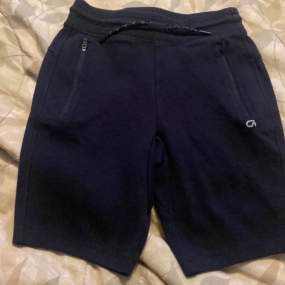 In like new condition Boys Gap Fit joggers shorts size XL